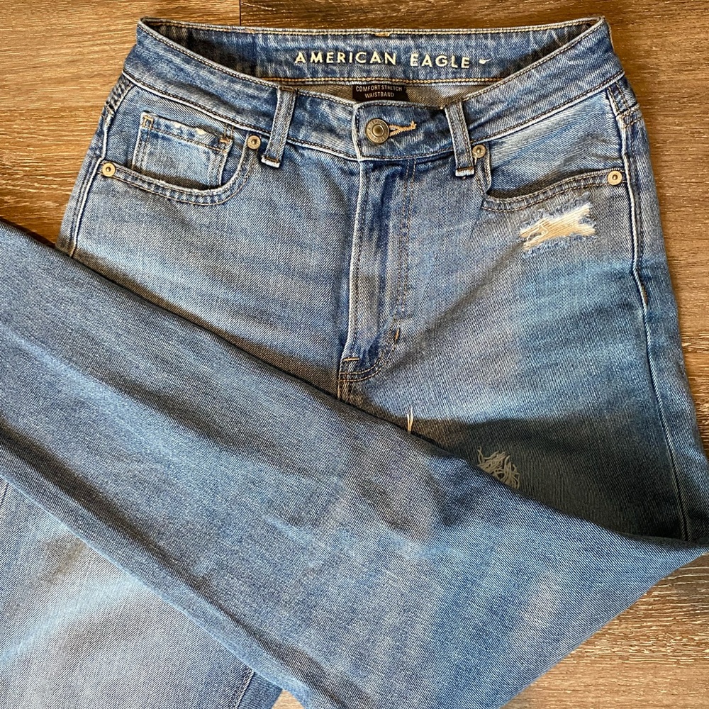 American Eagle Medium Wash Distressed Jeans
